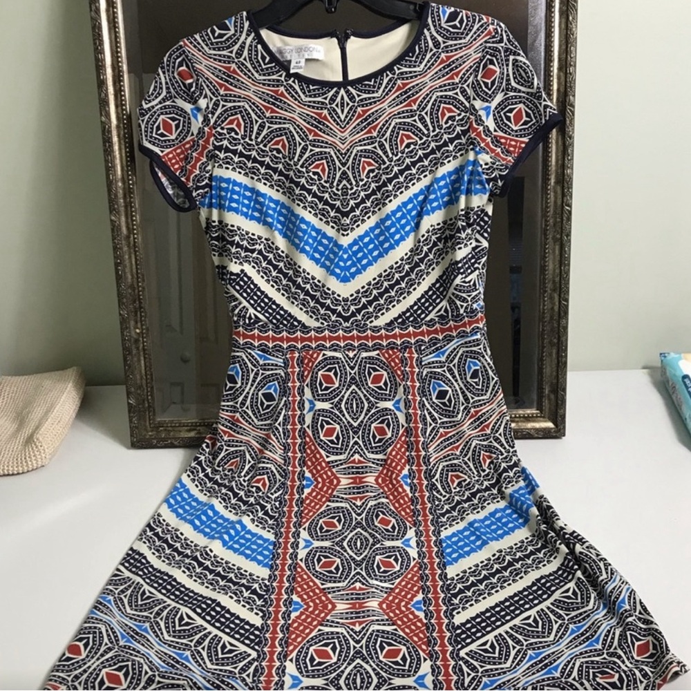 Maggy London Dress Above the knee Size Four